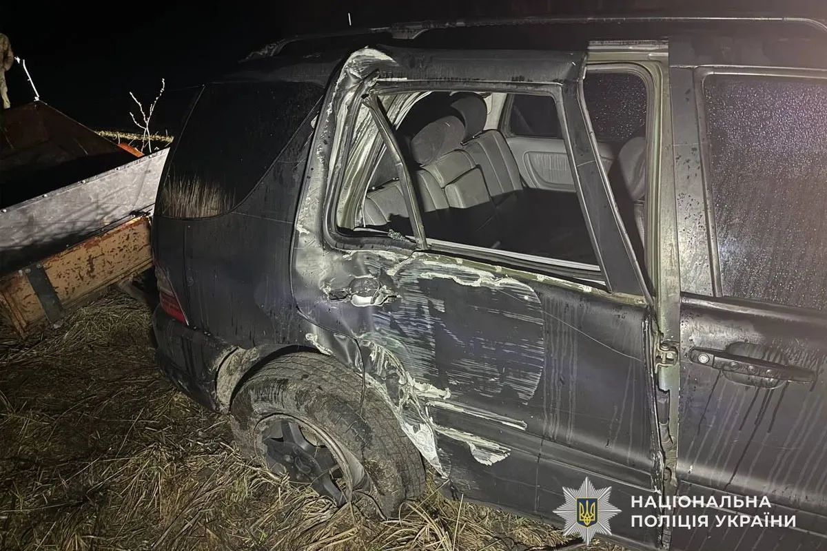 Там 47-летний водитель пьяным сел за руль, нарушил ПДД и наехал на электроопору