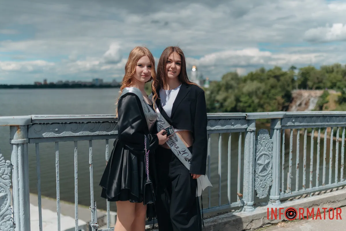 У Дніпрі пролунав останній дзвоник: як випускники святкують завершення навчального року 42