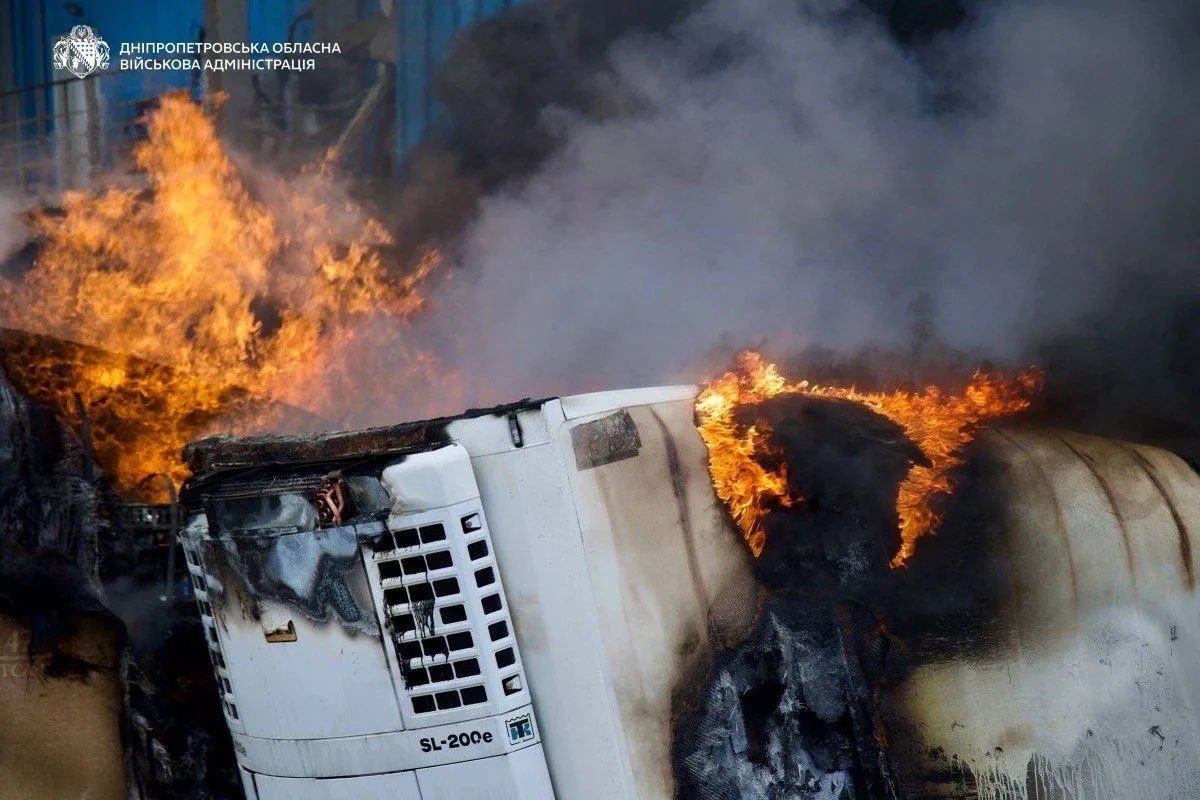 Ворог поцілив по складу логістичної компанії Ворог поцілив по складу логістичної компанії
