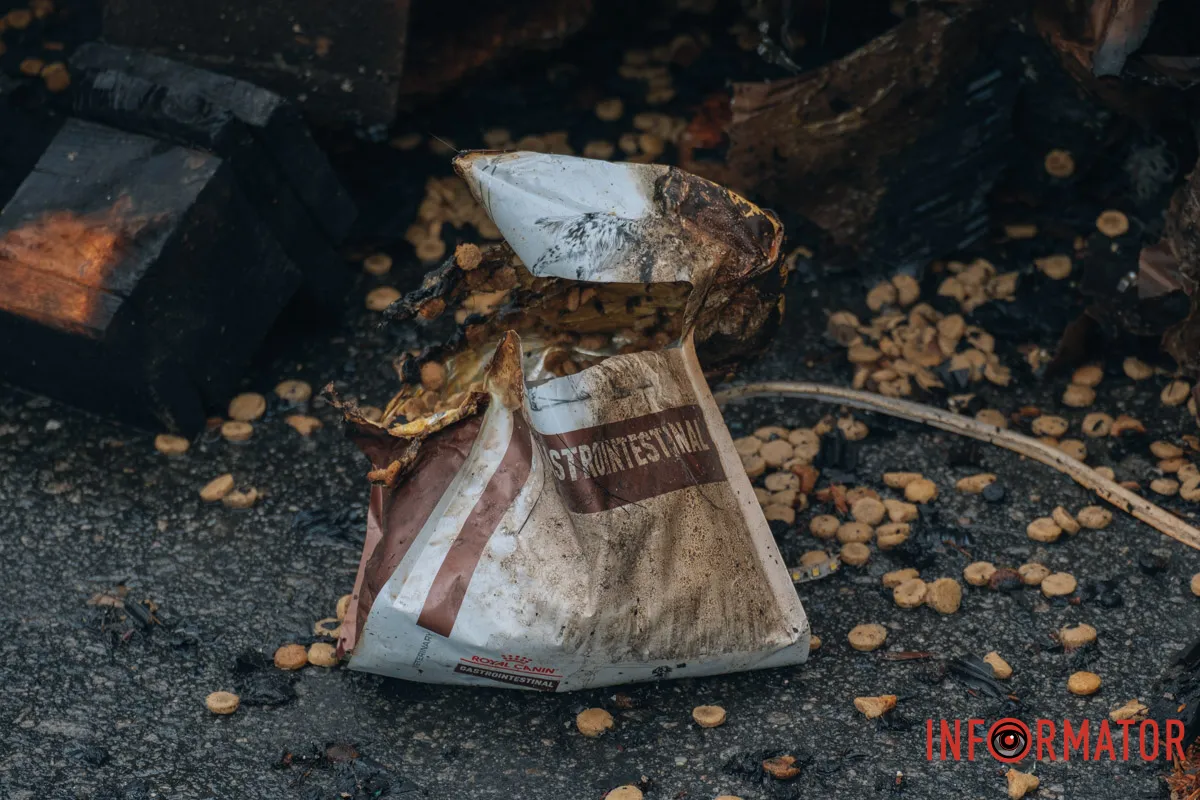 Всередині складу періодично вибухають газові балончики для пальників та флакони з антиперспірантами