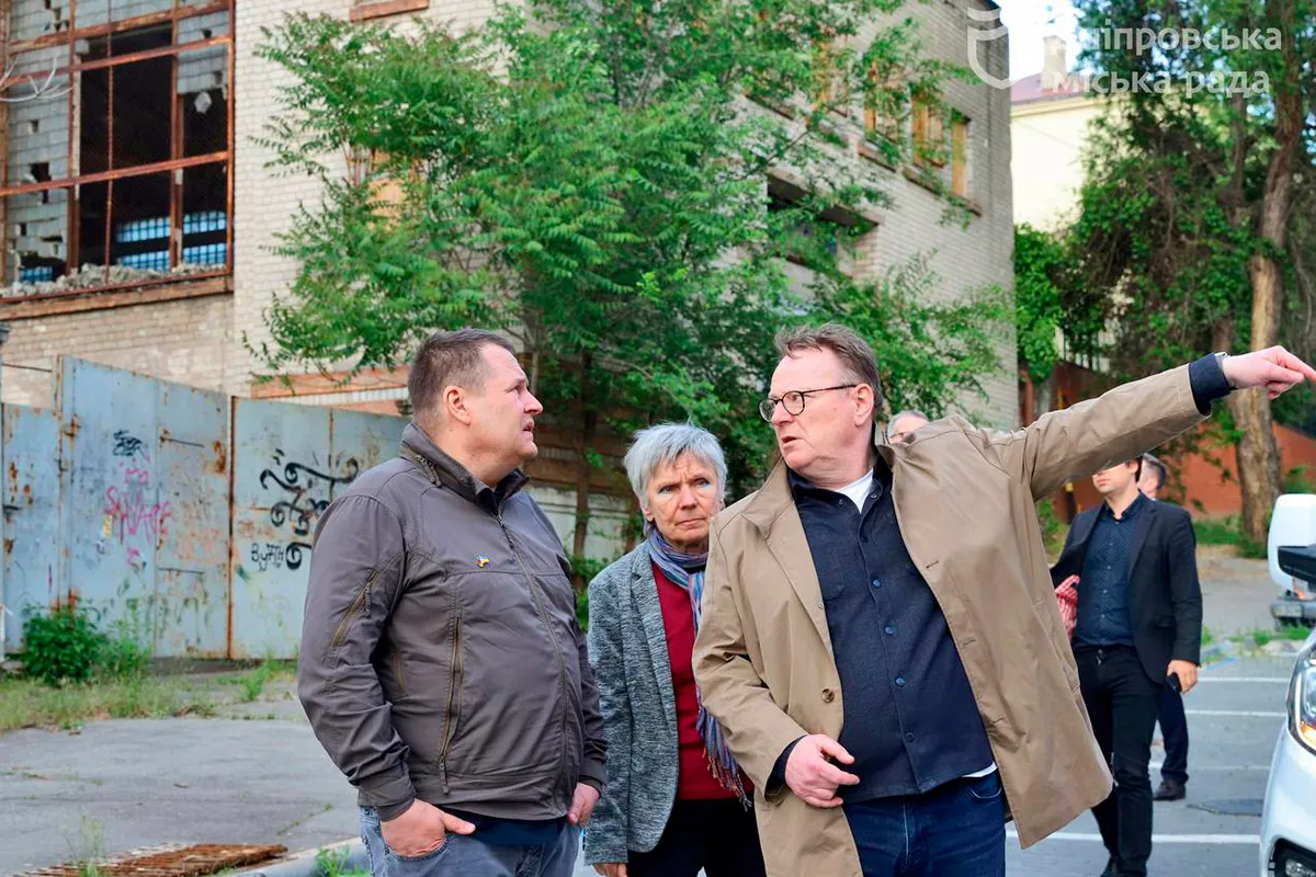 Торстен Бурместер відвідав міські лікарні, ходив дворами та охоче слухав кожну історію