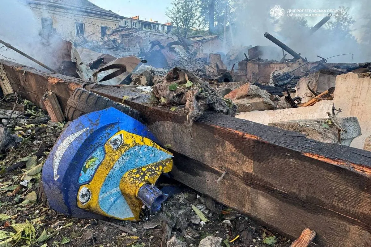 Серед постраждалих –13-річна дівчинка Перші фото з місця: як виглядає Дніпро після нічних ворожих ударів 7