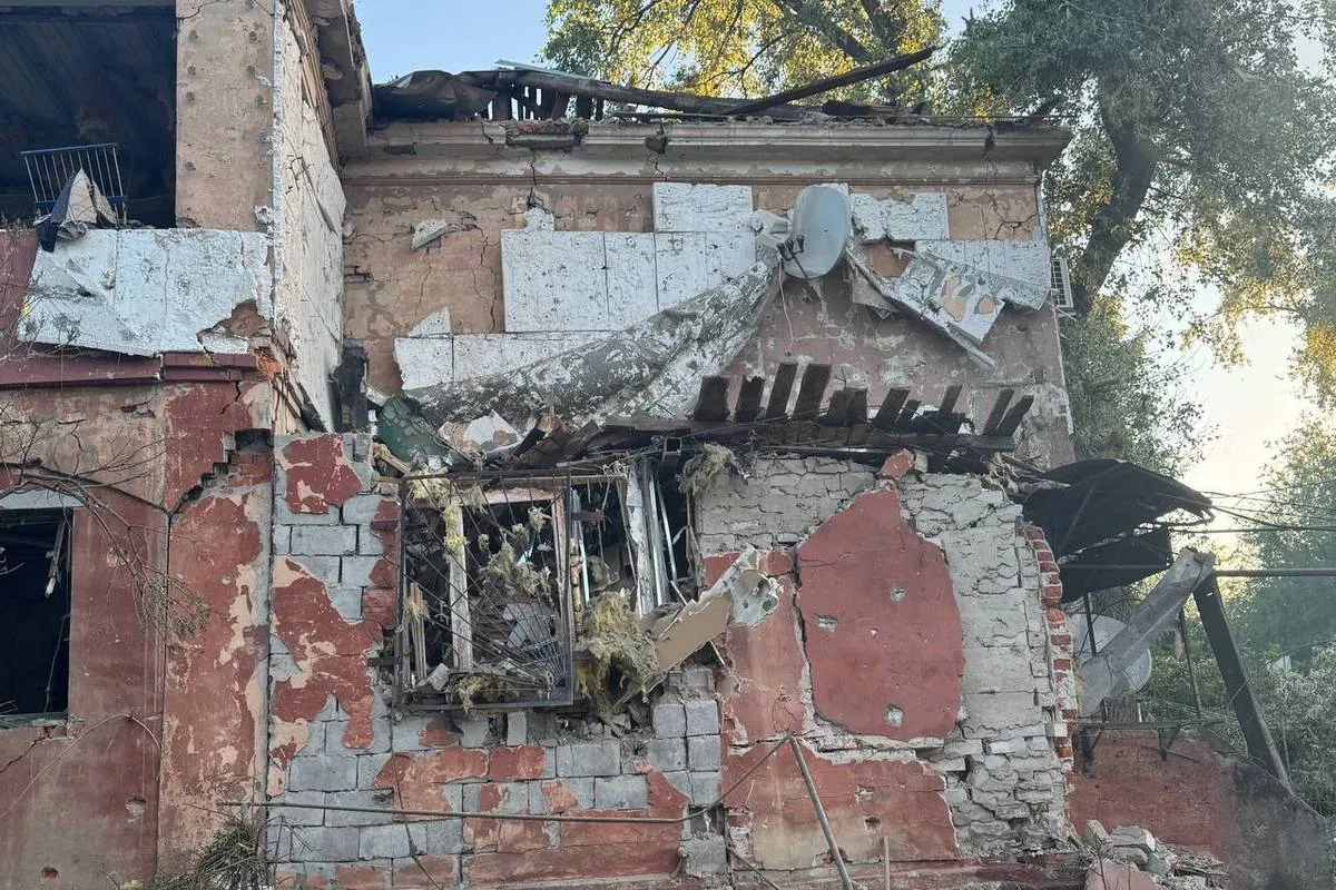 Пожежі вже ліквідували Перші фото з місця: як виглядає Дніпро після нічних ворожих ударів 9