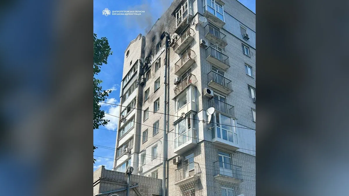 У Дніпрі російський реактивний дрон влучив по багатоповерхівці