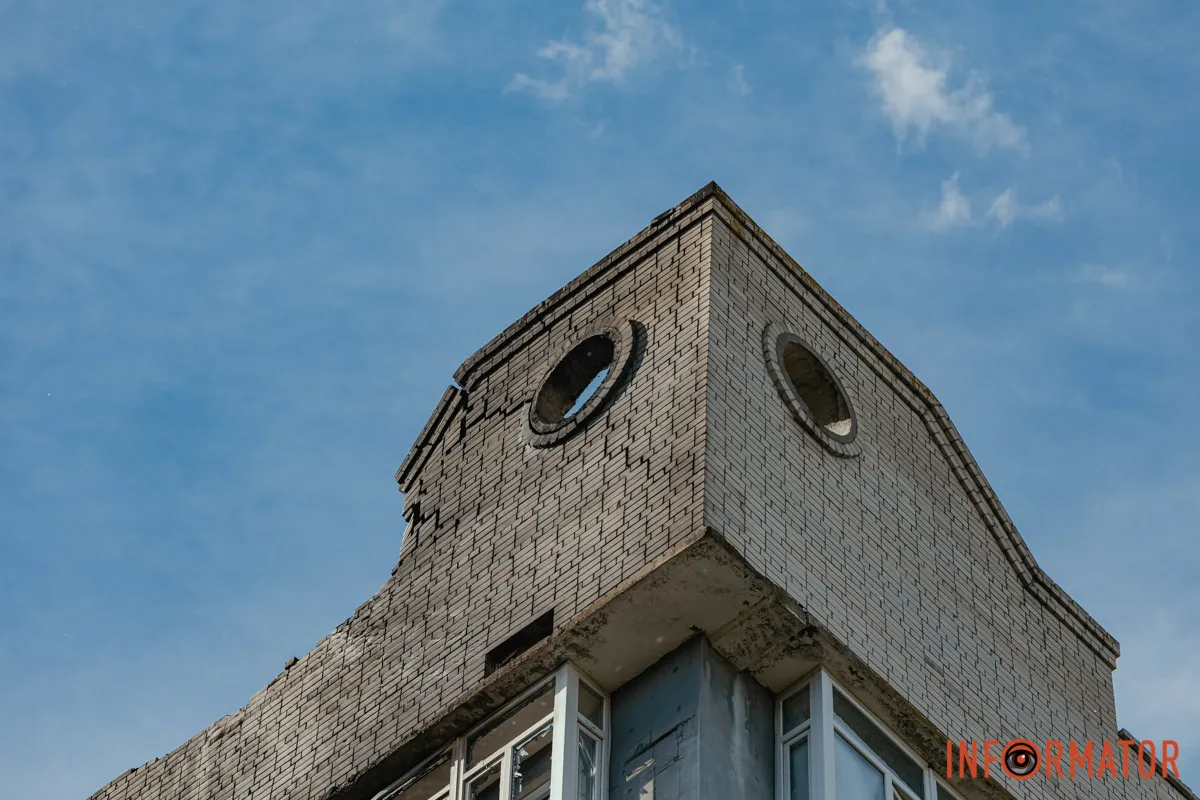 Фото: Андрей Шушпан Реактивный «шахед» попал в многоэтажку в Днепре: как выглядит дом после атаки 7