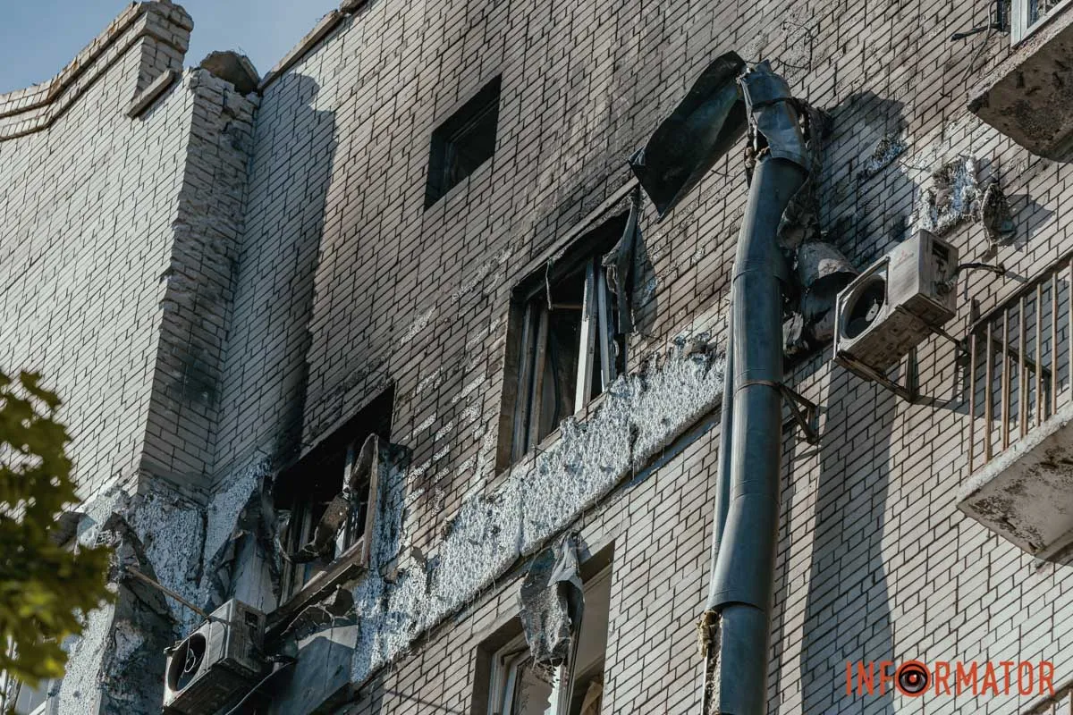 Последствия попадания реактивного дрона в жилой дом в Днепре. Реактивный «шахед» попал в многоэтажку в Днепре: как выглядит дом после атаки 8