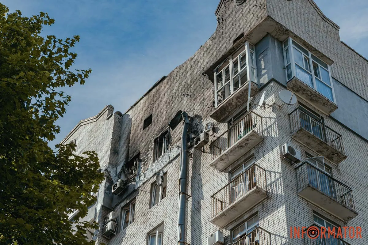 Повреждена девятиэтажка после вражеской атаки 2 июня Реактивный «шахед» попал в многоэтажку в Днепре: как выглядит дом после атаки 9