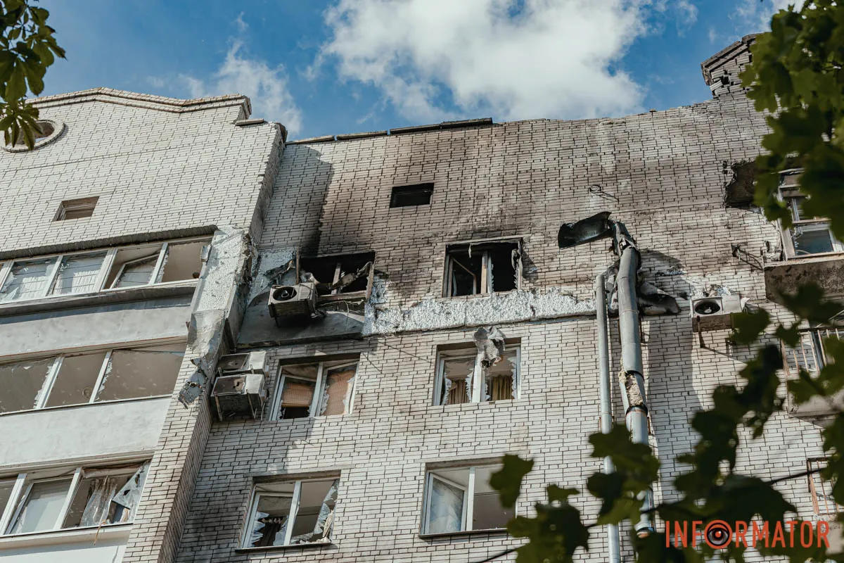 Поврежденные фасады многоэтажки Реактивный «шахед» попал в многоэтажку в Днепре: как выглядит дом после атаки 14