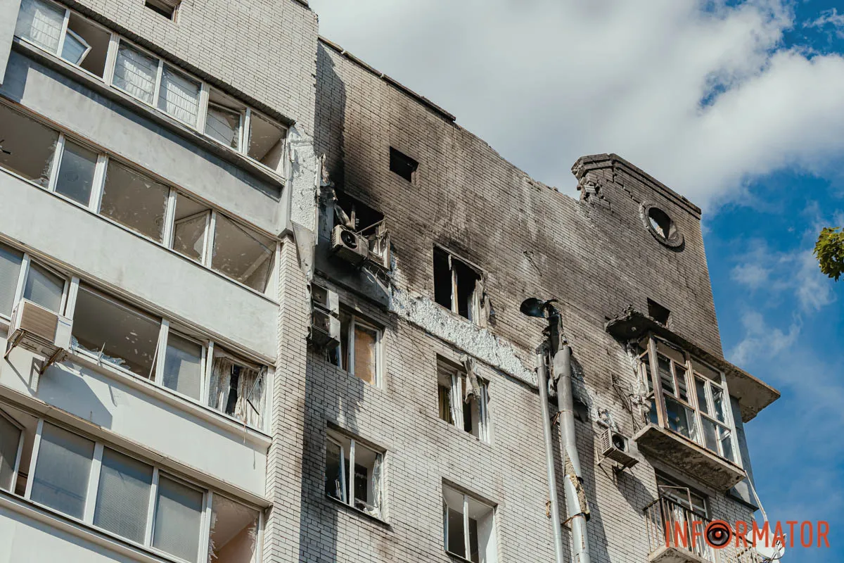 Разрушены балконы после взрывной волны Реактивный «шахед» попал в многоэтажку в Днепре: как выглядит дом после атаки 22