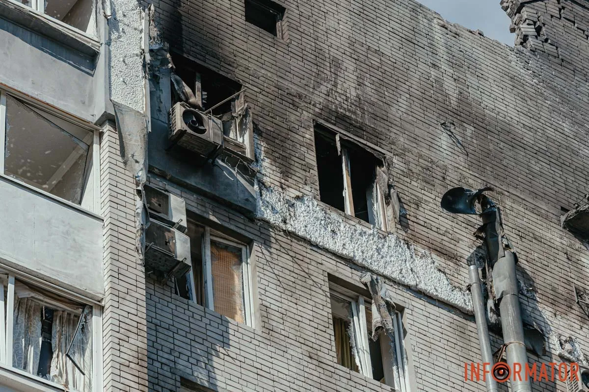 Следы пожара в квартире девятиэтажного дома Реактивный «шахед» попал в многоэтажку в Днепре: как выглядит дом после атаки 24