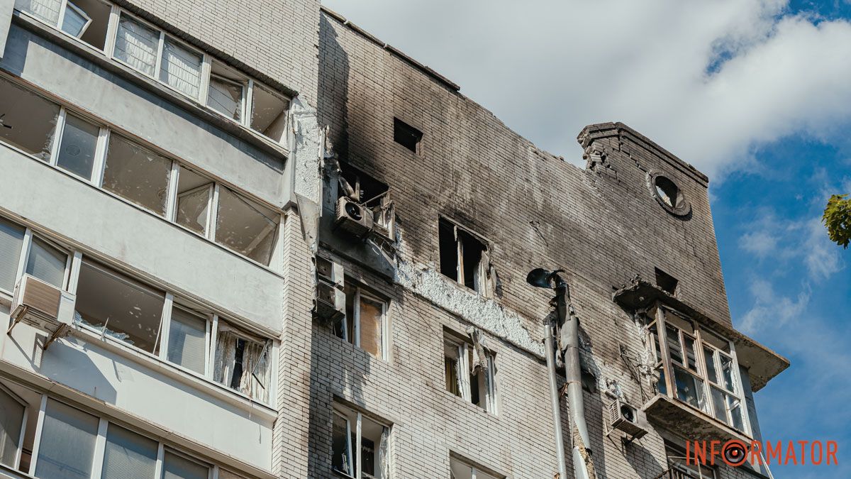 Реактивний «Шахед» влучив у багатоповерхівку в Дніпрі: як виглядає будинок після атаки