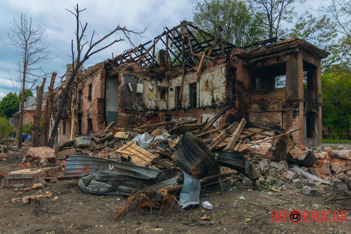 Загалом внаслідок удару у Дніпрі пошкоджено 49 багатоповерхових будинків