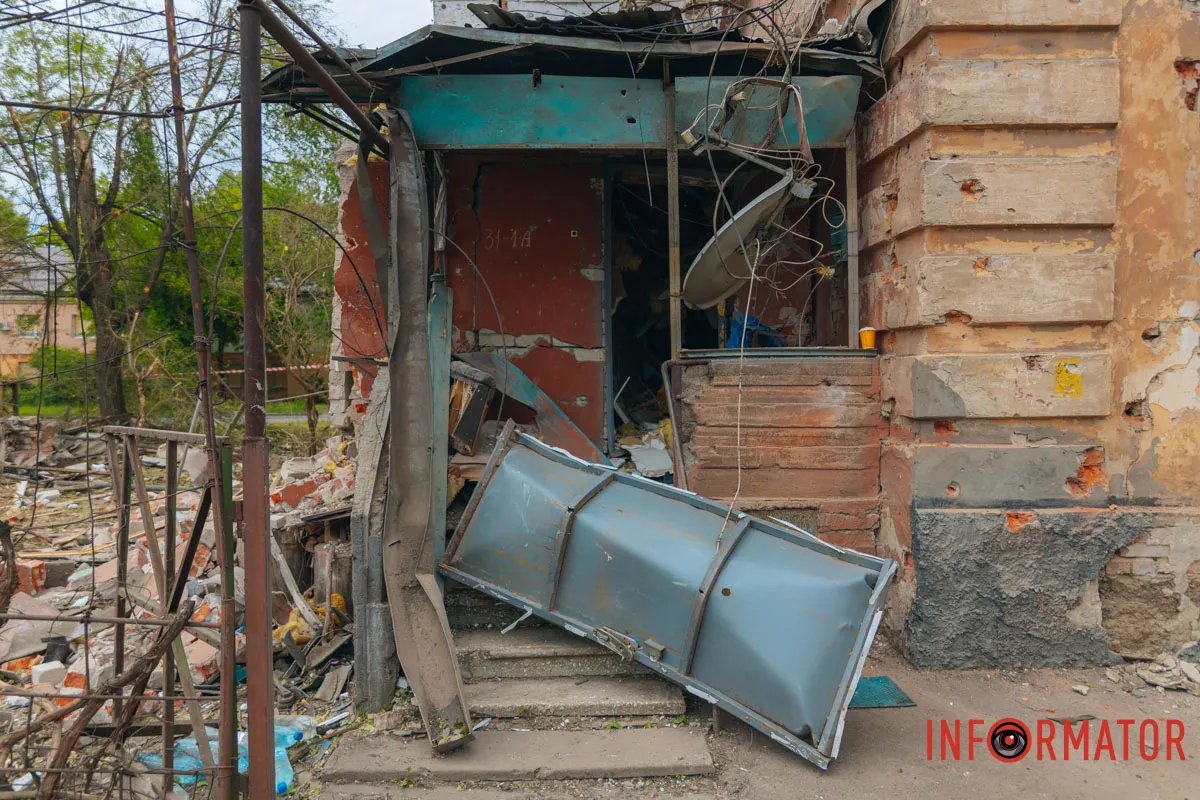 Комунальні служби та рятувальники й надалі працюють на постраждалих локаціях