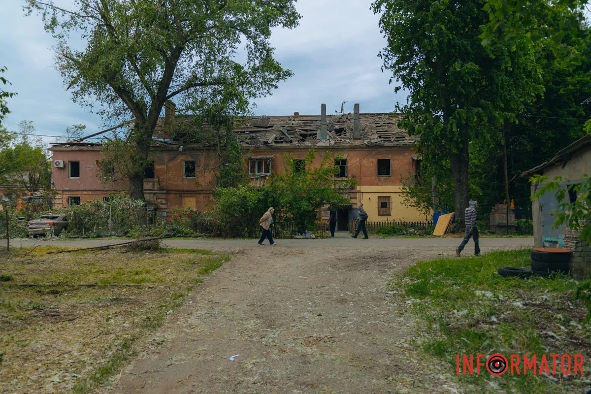 Люди намагаються жити далі, попри те, що твій світ зруйновано вщент.