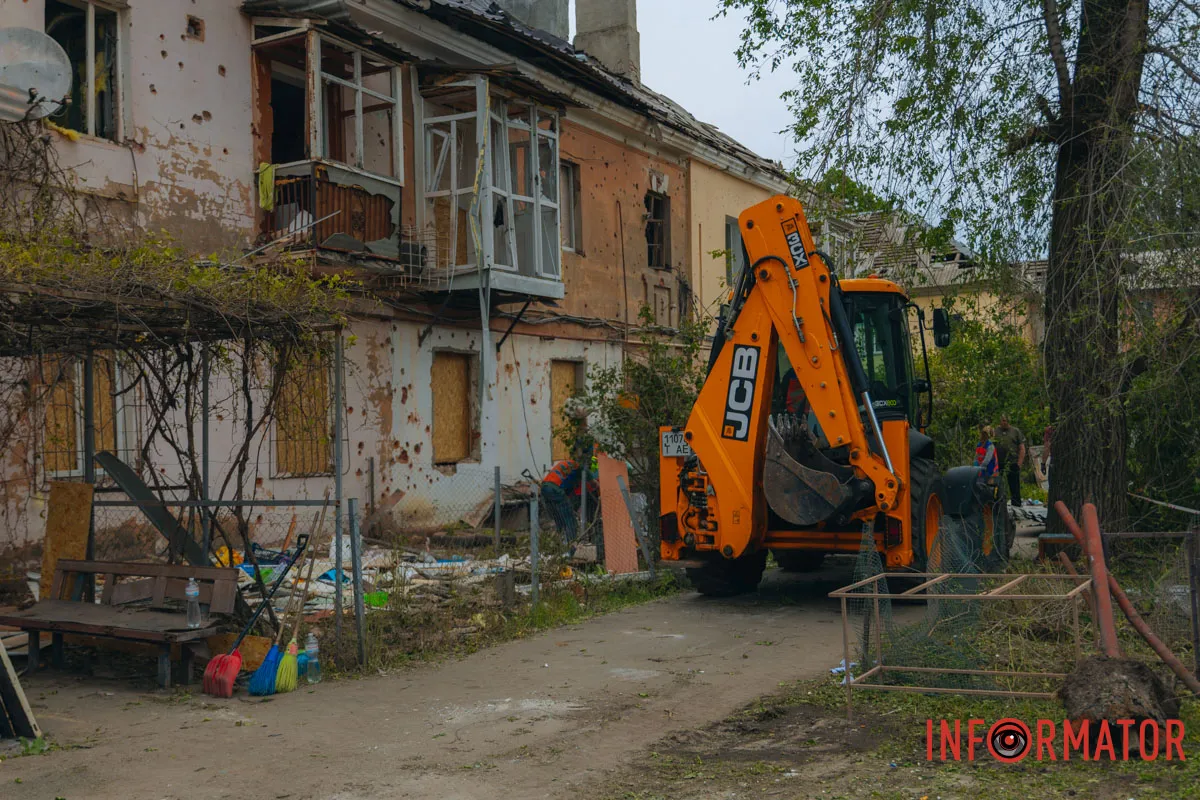 Важка техніка на розчищенні завалів