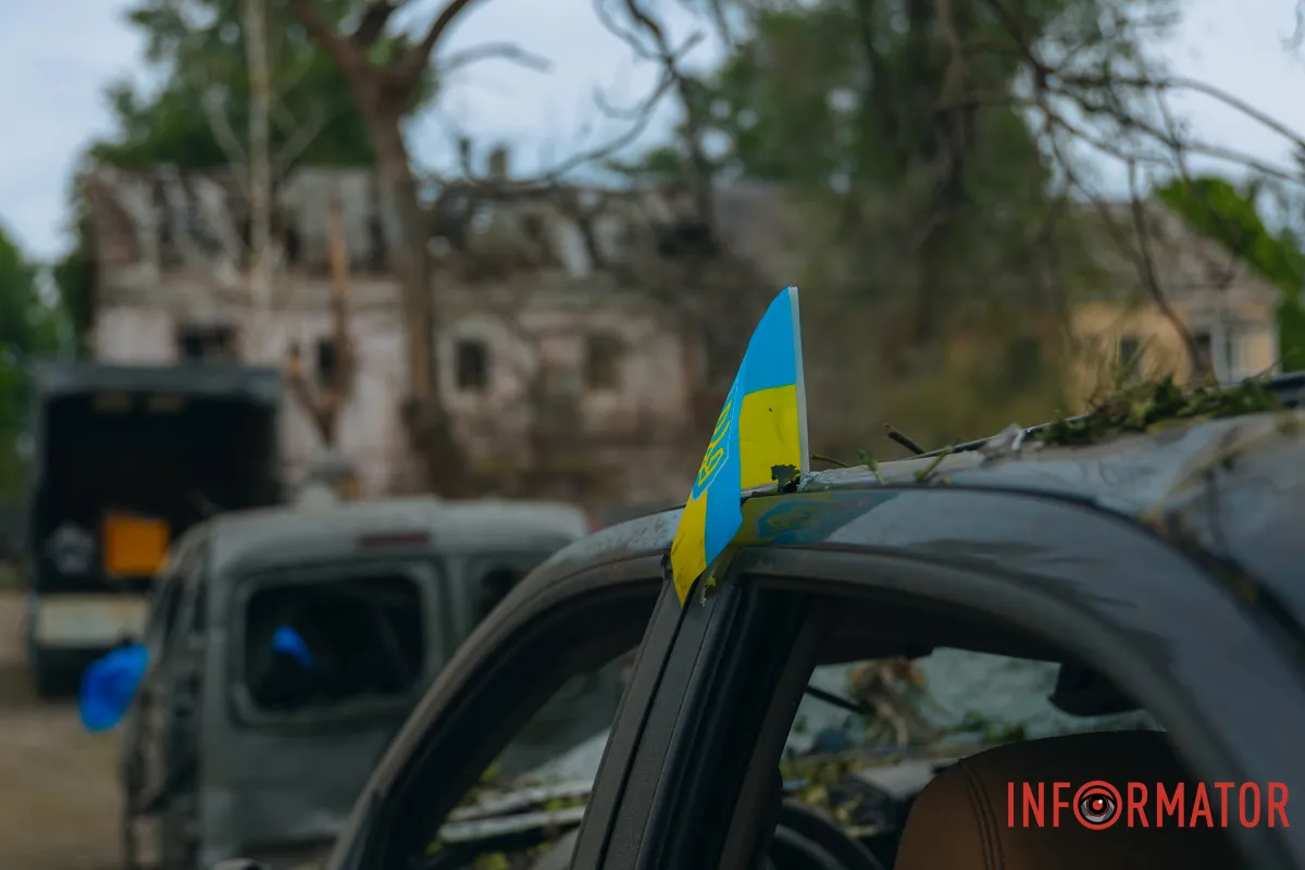 Незламна земля
