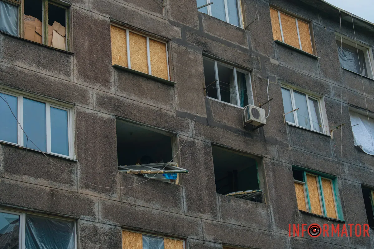 Також є ризик, що з даху може щось впасти