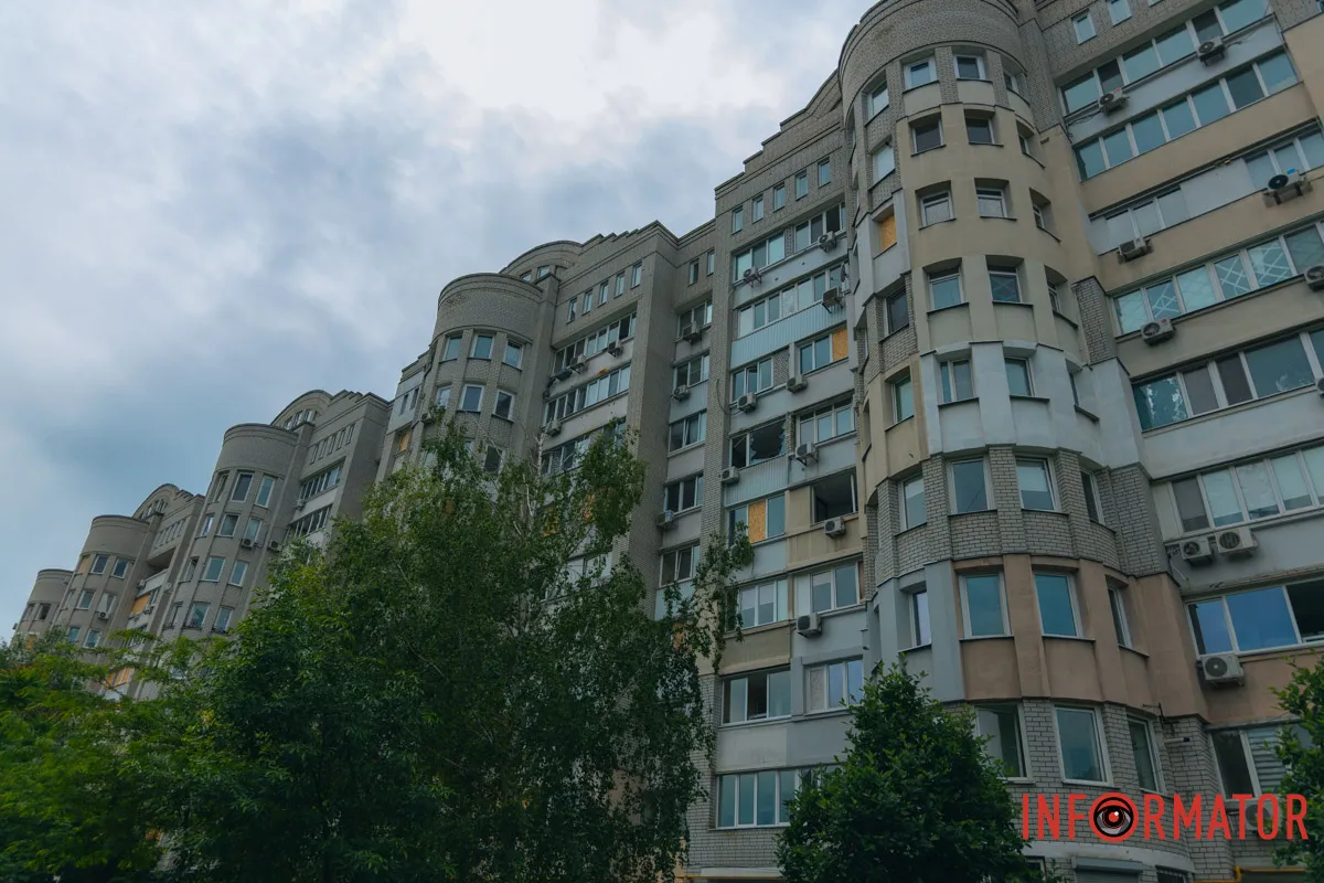 Понівечена багатоповерхівка
