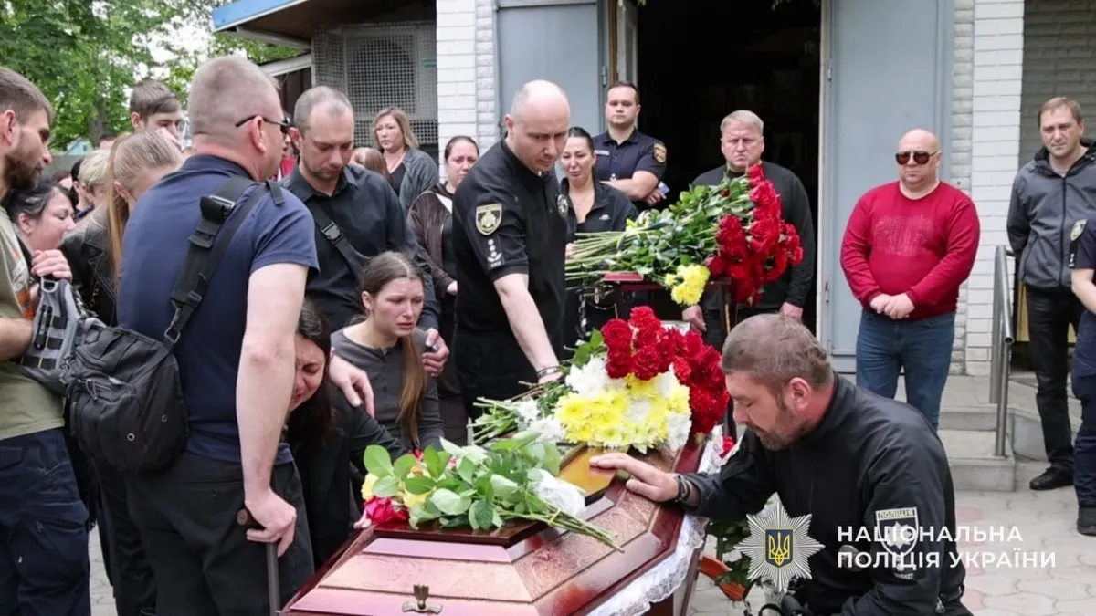 В останню путь провели поліцейського офіцера громади з Нікопольського району Богдана Монахова. 