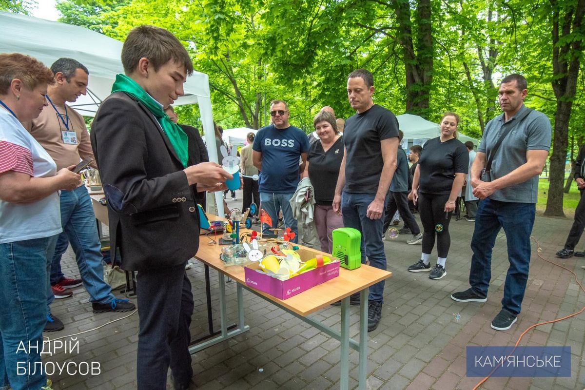 Це масштабний освітньо-науковий захід, який збирає разом талановиту молодь, вчителів, науковців та всіх, хто цікавиться технологіями