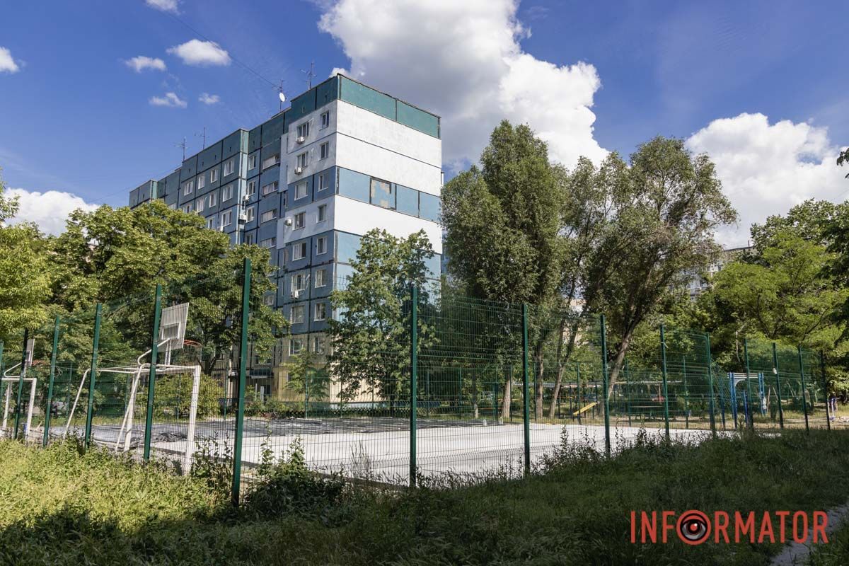 В Днепре на Новогодней за 5 миллионов ремонтируют площадку для футбола: в закупках обнаружили переплату на стройматериалах 1