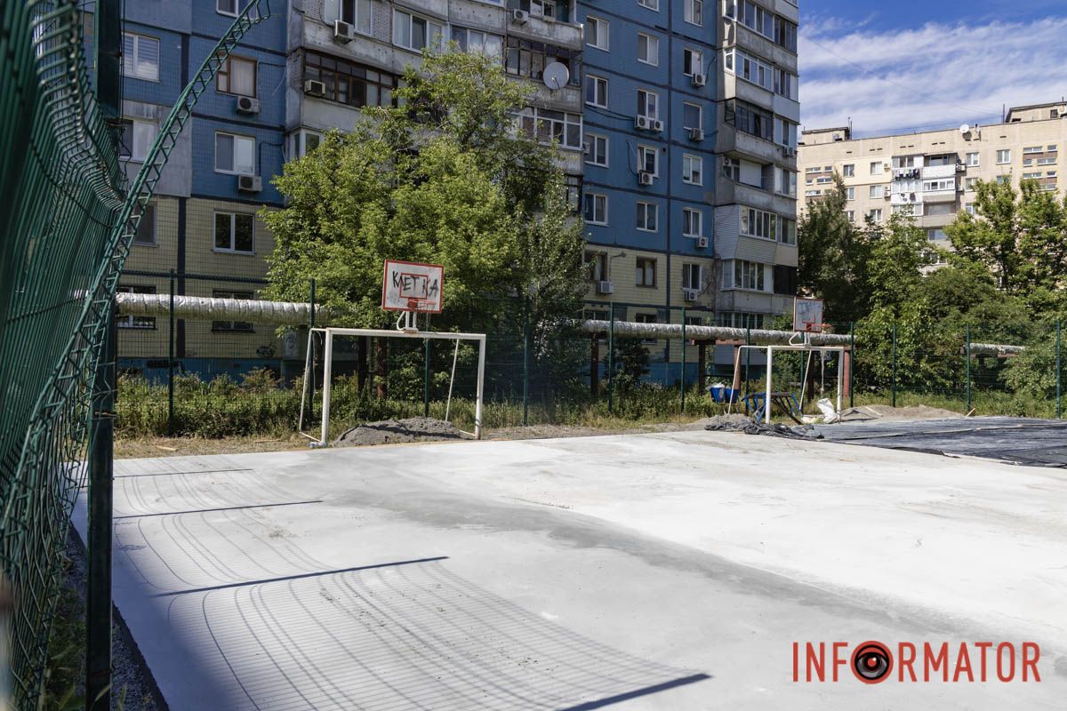 В Днепре на Новогодней за 5 миллионов ремонтируют площадку для футбола: в закупках обнаружили переплату на стройматериалах 8