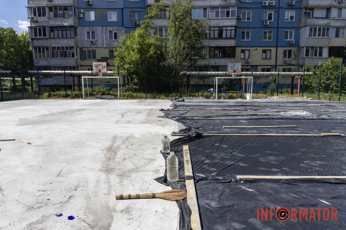 В Днепре на Новогодней за 5 миллионов ремонтируют площадку для футбола: в закупках обнаружили переплату на стройматериалах 10
