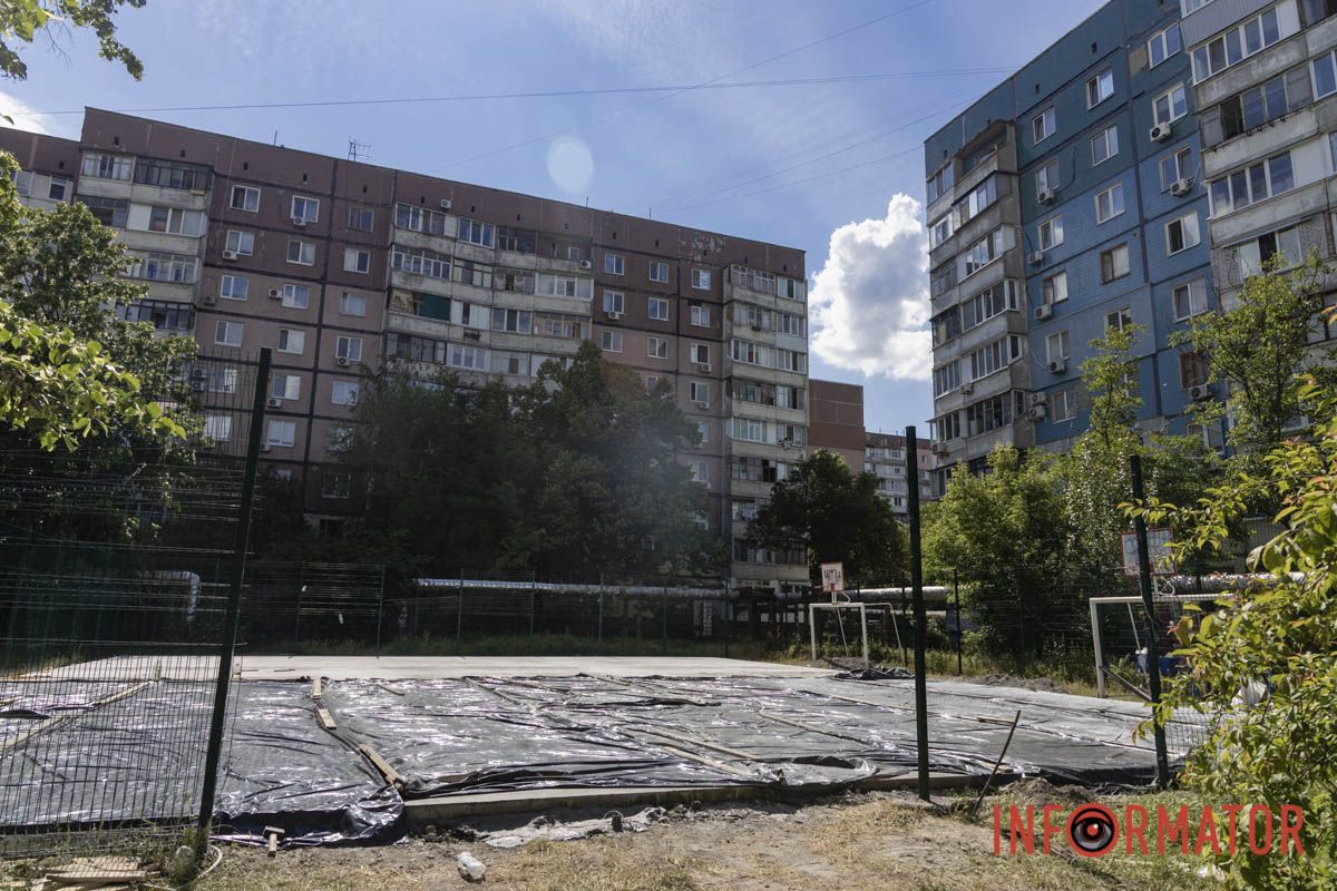 В Днепре на Новогодней за 5 миллионов ремонтируют площадку для футбола: в закупках обнаружили переплату на стройматериалах 9