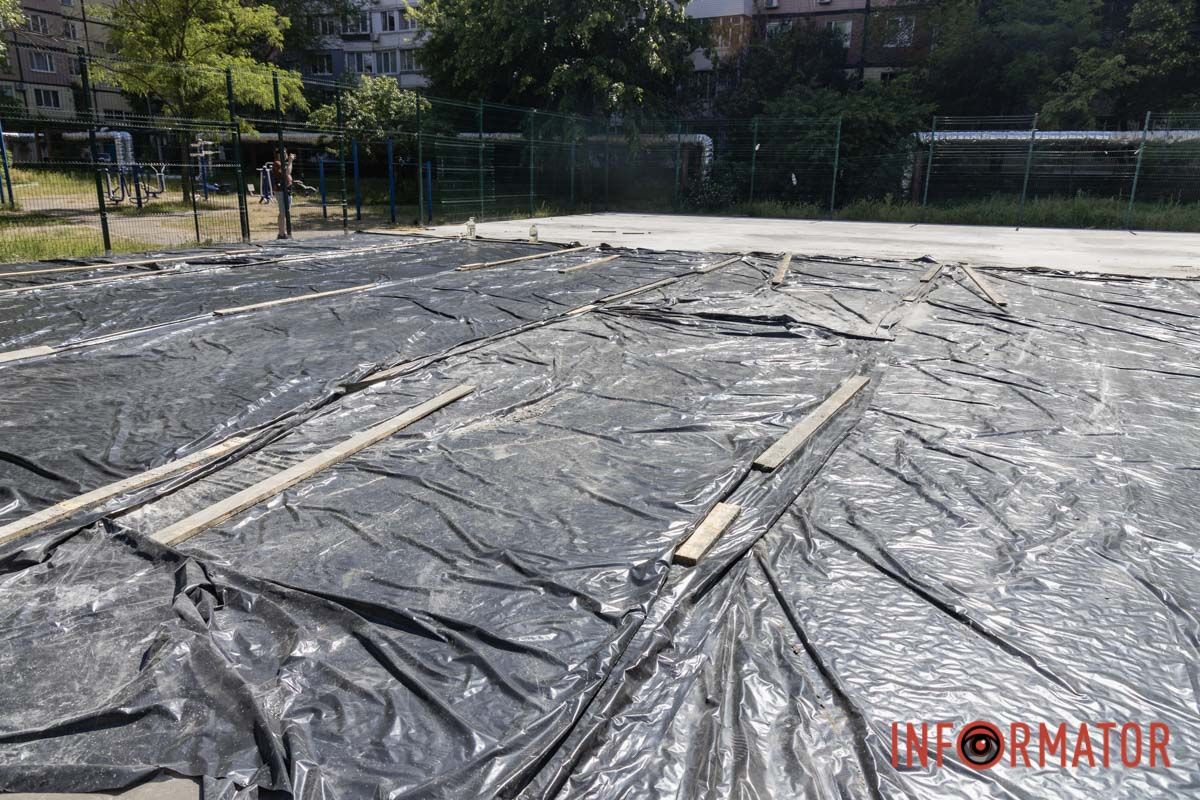 В Днепре на Новогодней за 5 миллионов ремонтируют площадку для футбола: в закупках обнаружили переплату на стройматериалах 5