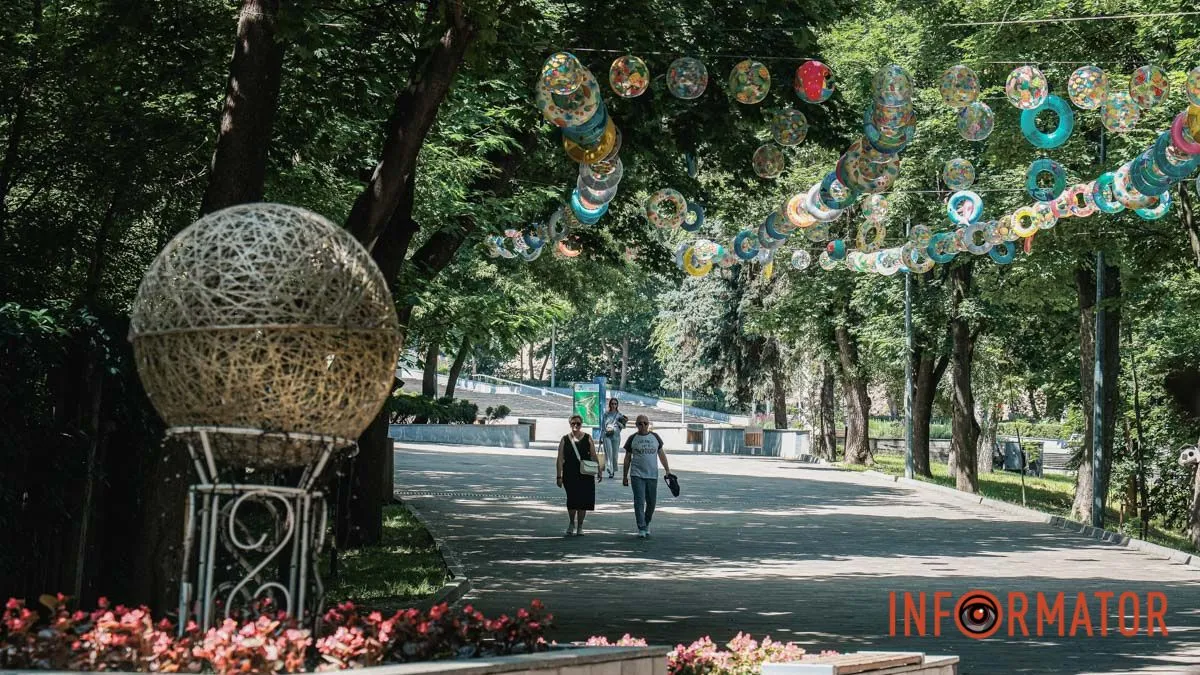 У Дніпрі до літнього сезону прикрасили парк Зелений Гай