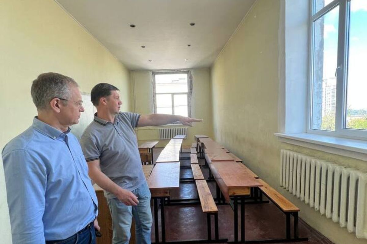 наслідок нещодавніх російських атак навчальні та лабораторні корпуси ДНУ зазнали пошкоджень наслідок нещодавніх російських атак навчальні та лабораторні корпуси ДНУ зазнали пошкоджень