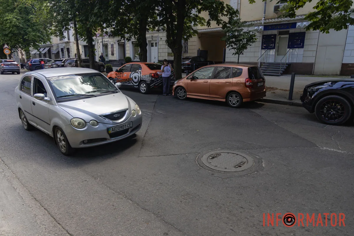 Коммунальная «заплатка», которая скребет днища автомобилей: в Днепре на Вернадского появилась "ловушка" для водителей 6