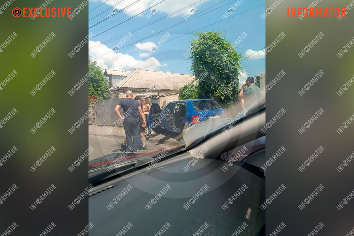 В Днепре на Янтарной Skoda влетела в бетонный забор: есть пострадавшая 3