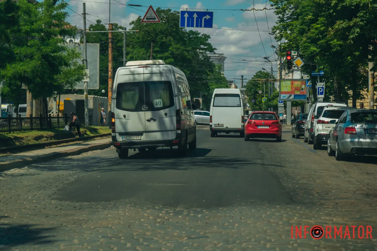 Горби, колізії та дірки: у Дніпрі прсопект Яворницького перетворився на бездоріжжя - історичну бруківку закатали в асфальт "вибірково" 8