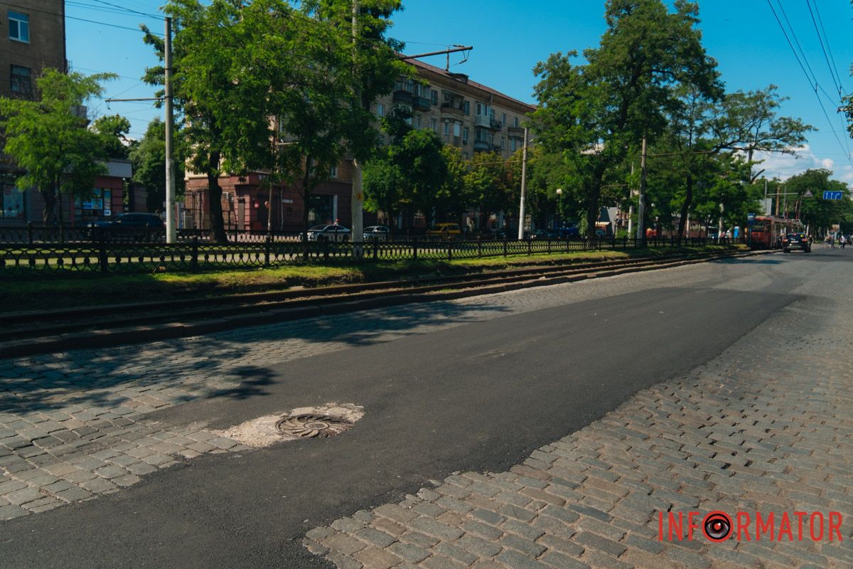 Горби, колізії та дірки: у Дніпрі прсопект Яворницького перетворився на бездоріжжя - історичну бруківку закатали в асфальт "вибірково" 14