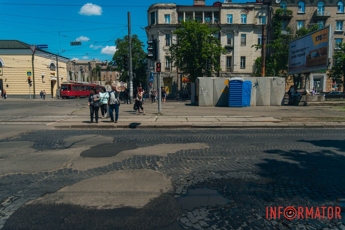 Горби, колізії та дірки: у Дніпрі проспект Яворницького перетворився на бездоріжжя 25