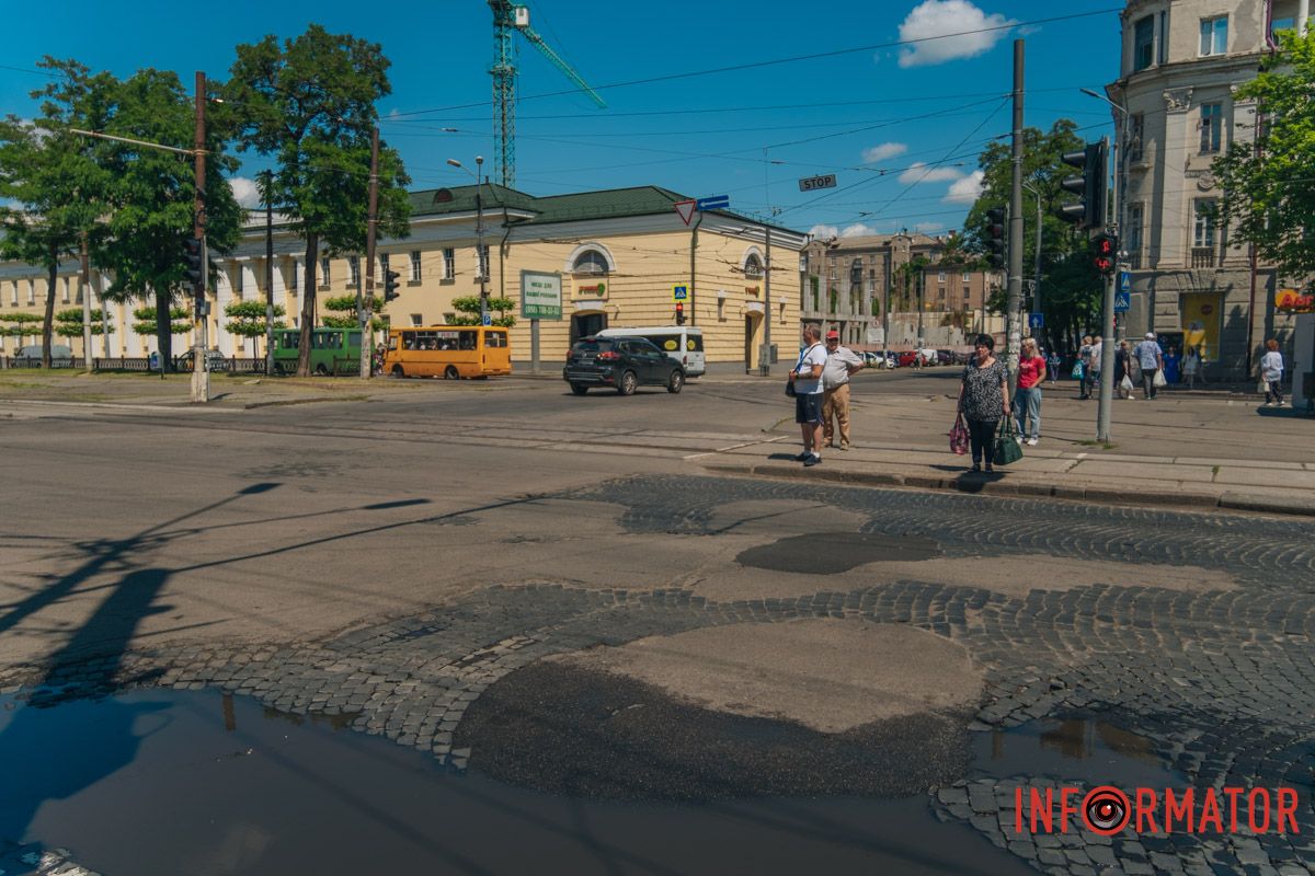 Горби, колізії та дірки: у Дніпрі проспект Яворницького перетворився на бездоріжжя 26