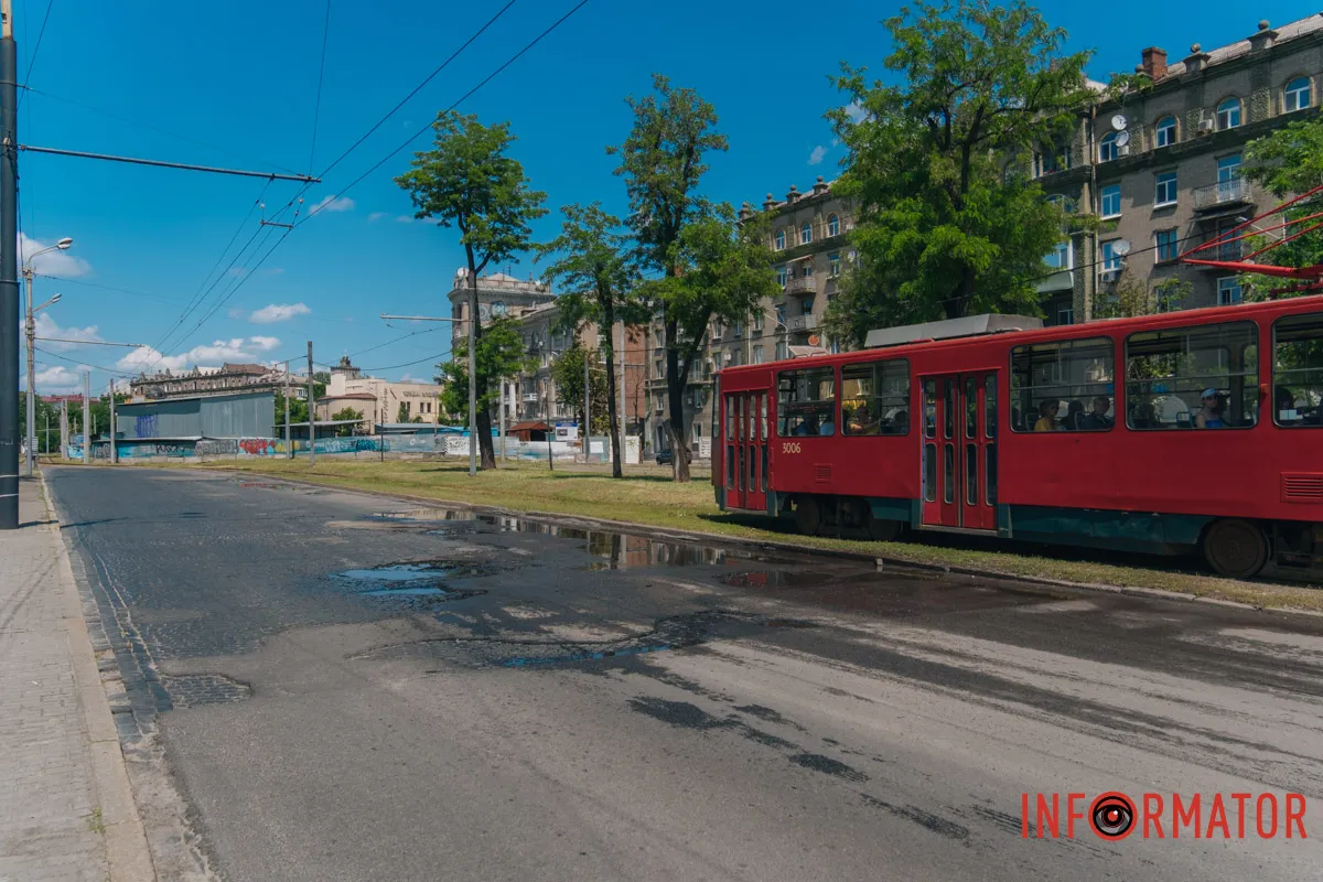 Горби, колізії та дірки: у Дніпрі проспект Яворницького перетворився на бездоріжжя 32