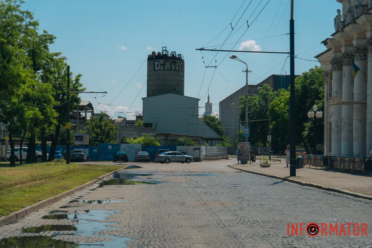 Горби, колізії та дірки: у Дніпрі проспект Яворницького перетворився на бездоріжжя 35