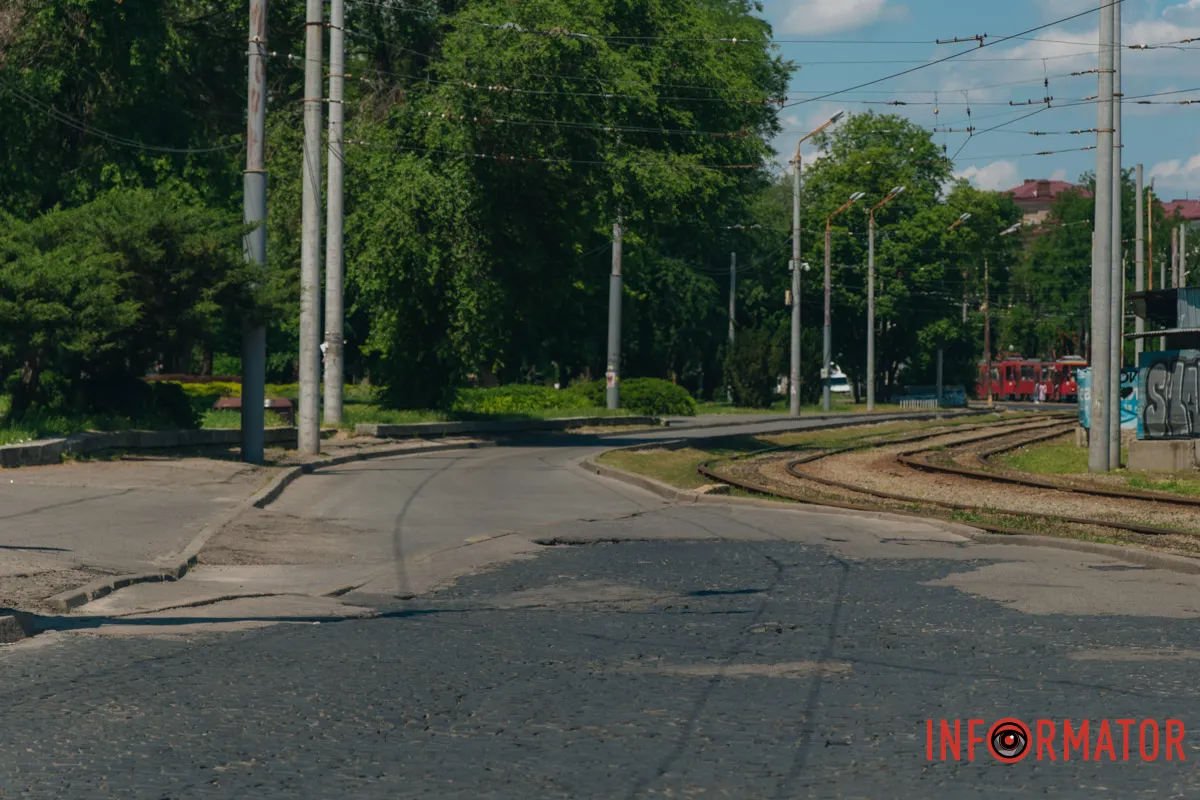 Горби, колізії та дірки: у Дніпрі проспект Яворницького перетворився на бездоріжжя 37