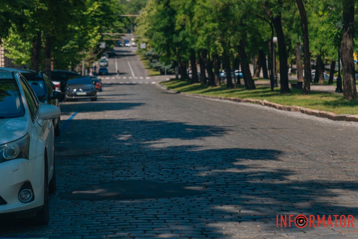 Горби, колізії та дірки: у Дніпрі проспект Яворницького перетворився на бездоріжжя 43