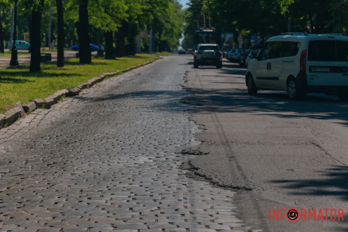 Горби, колізії та дірки: у Дніпрі проспект Яворницького перетворився на бездоріжжя 44
