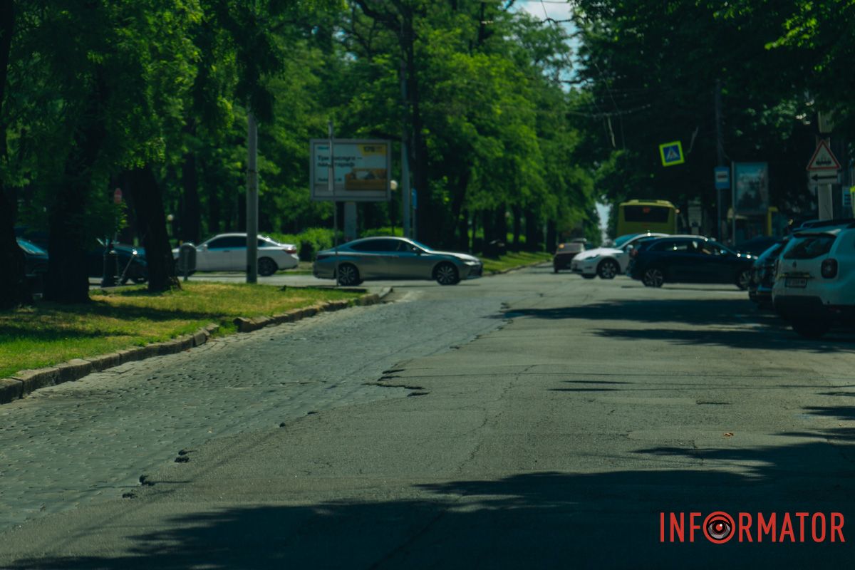 Горби, колізії та дірки: у Дніпрі проспект Яворницького перетворився на бездоріжжя 50