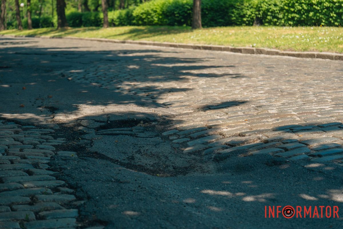 Горби, колізії та дірки: у Дніпрі проспект Яворницького перетворився на бездоріжжя 57