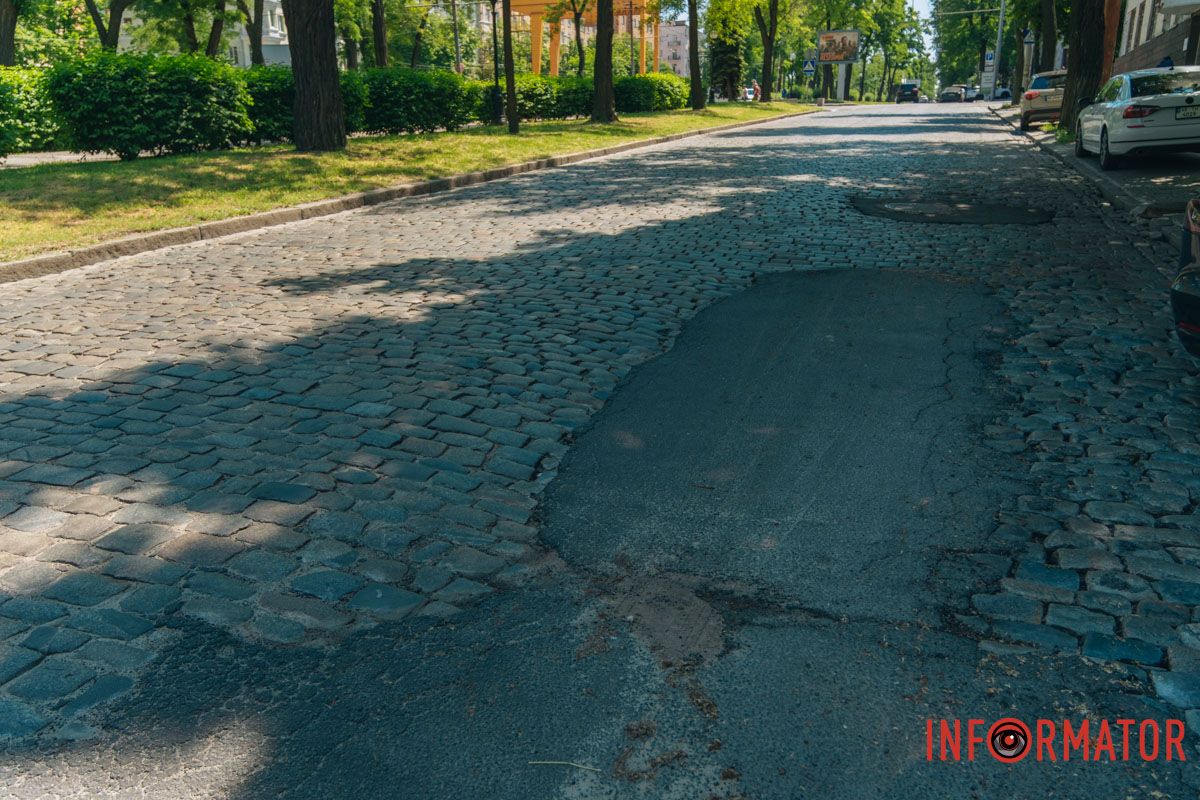 Горби, колізії та дірки: у Дніпрі проспект Яворницького перетворився на бездоріжжя 60