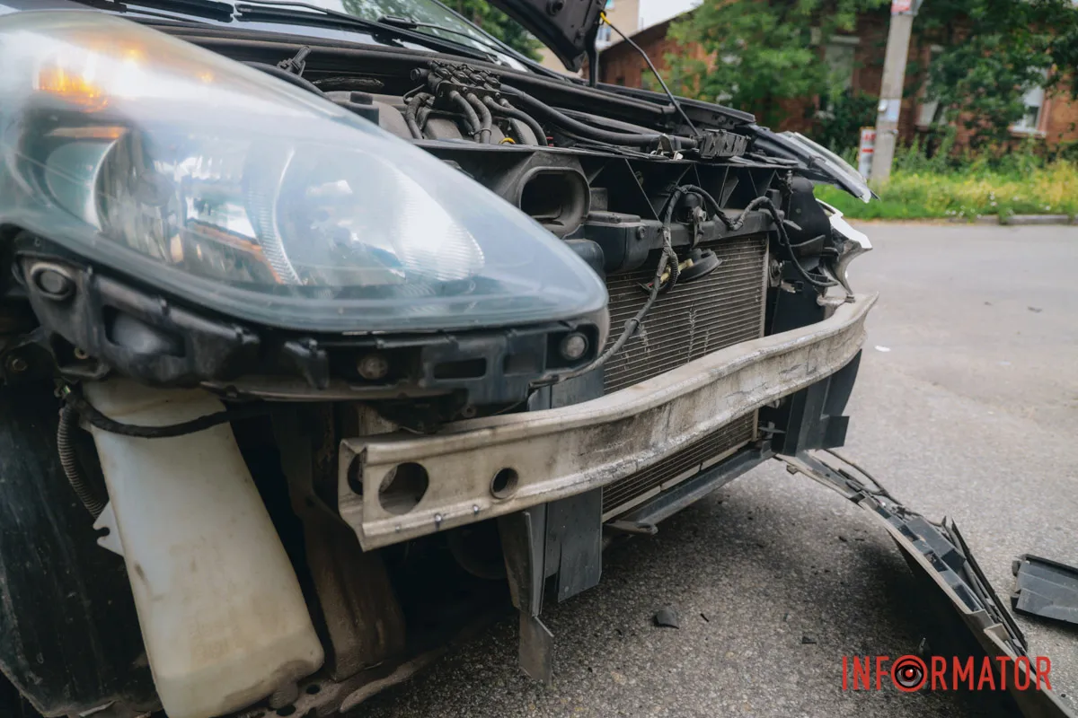  Після удару Hyundai перекинувся на дах