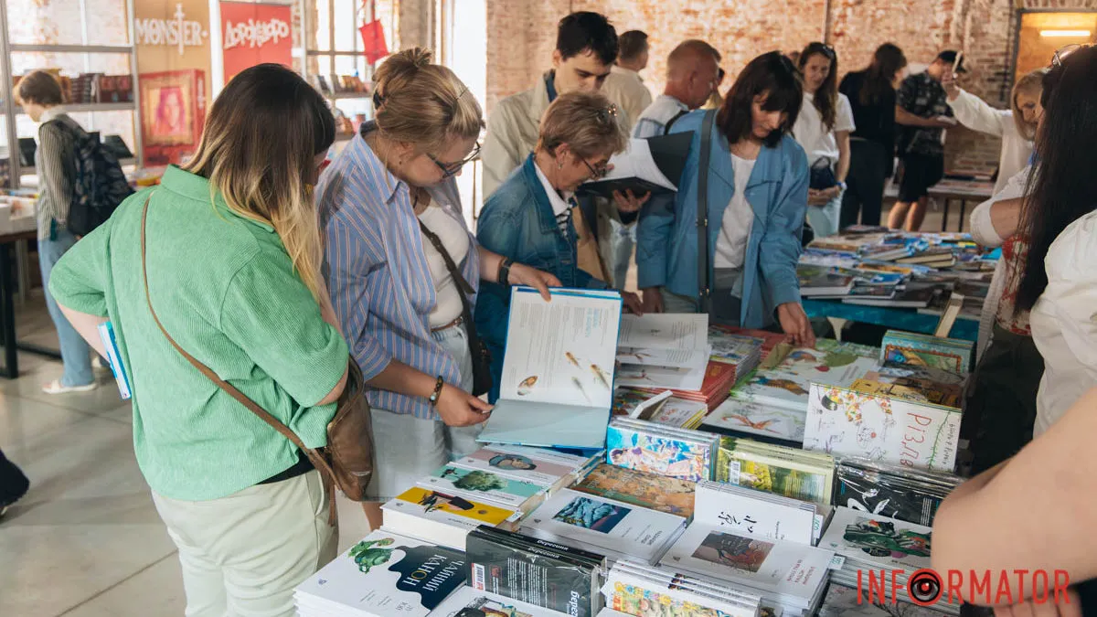 Від манги до класичного фентезі: у Дніпрі проходить книжковий фестиваль BookFest, що цікавого можна знайти