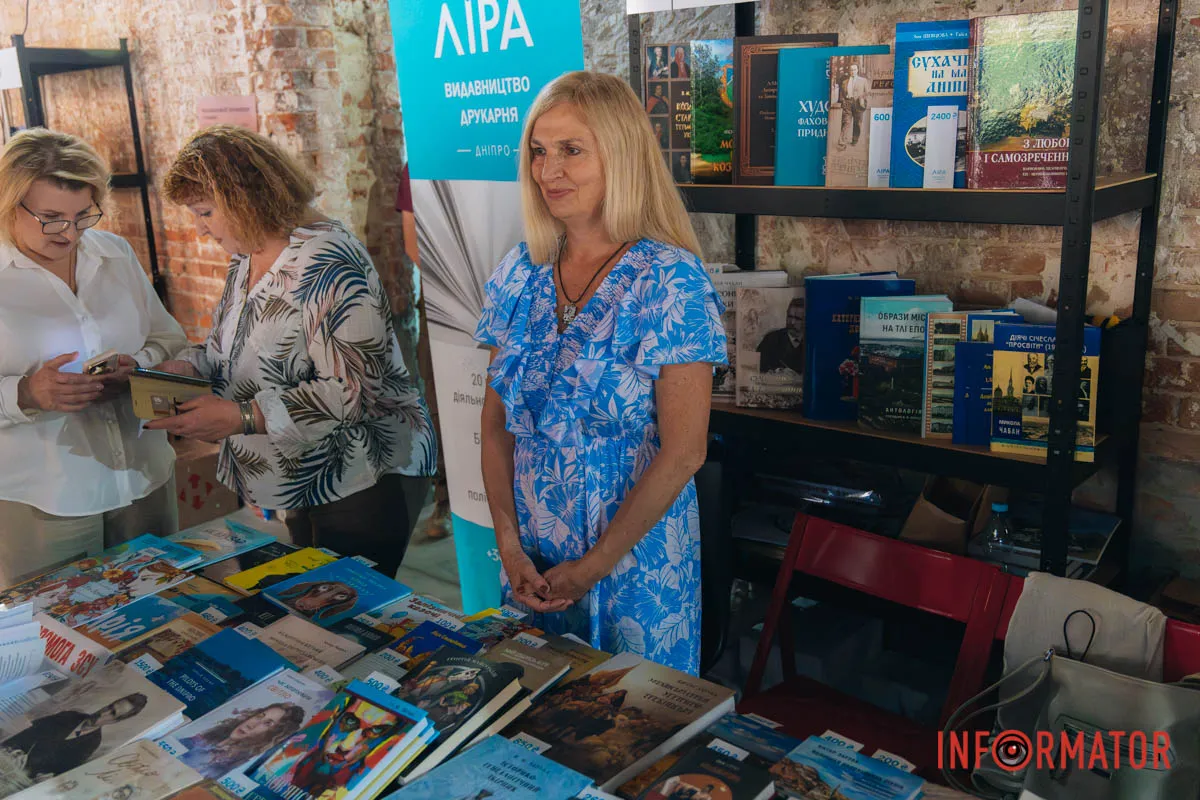 Книжковий настрій у центрі Дніпра