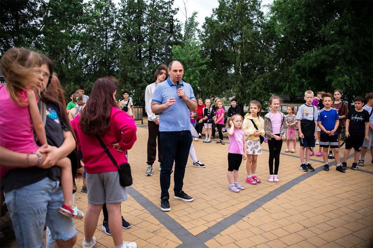На малечу чекали конкурси, чудернацькі фігурки з повітряних кульок, і кумедні образи, створені майстрами аквагрим У Дніпрі у сквері на Північному організували Дитяче свято 2