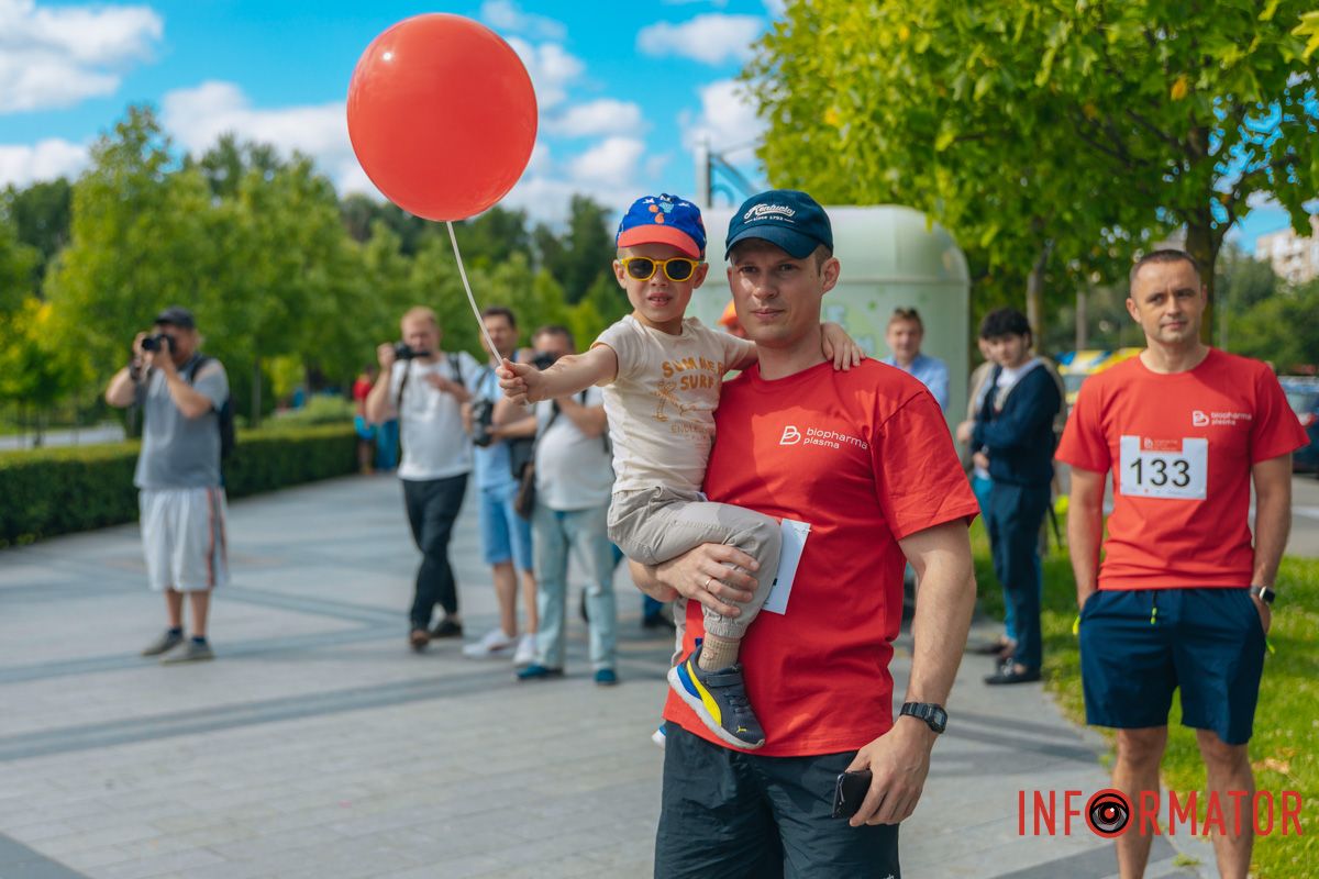 У Дніпрі до Всесвітнього дня донора проходив благодійний забіг: шукай себе на фото 21